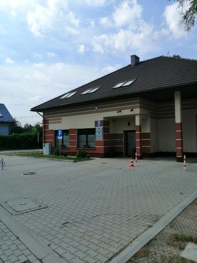 Pokoje Goscinne Z Lazienkami Niepołomice Exterior foto